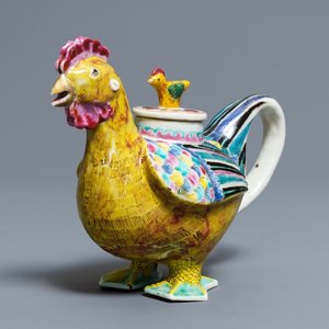 A Chinese famille rose cockerel wine pot and cover, Qianlong — photo 1