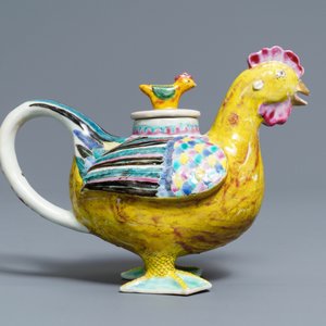 A Chinese famille rose cockerel wine pot and cover, Qianlong — photo 4