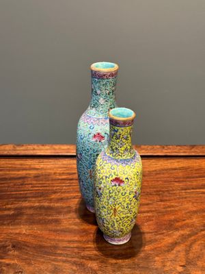 A Chinese famille rose conjoined vase with lotus scrolls, Qianlong mark, 19th C. — photo 4