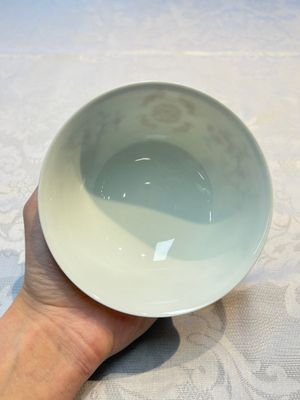 A Chinese famille rose coral-ground 'Gu' vase and a pair of 'Fu Lu Shou 福祿壽' bowls, Qianlong and Guangxu marks, 19th C. — foto 13