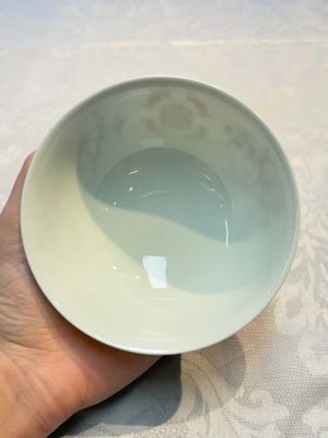 A Chinese famille rose coral-ground 'Gu' vase and a pair of 'Fu Lu Shou 福祿壽' bowls, Qianlong and Guangxu marks, 19th C. — foto 21