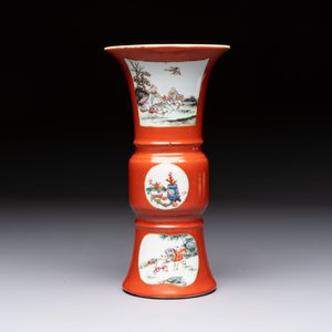 A Chinese famille rose coral-ground 'Gu' vase and a pair of 'Fu Lu Shou 福祿壽' bowls, Qianlong and Guangxu marks, 19th C. — foto 4