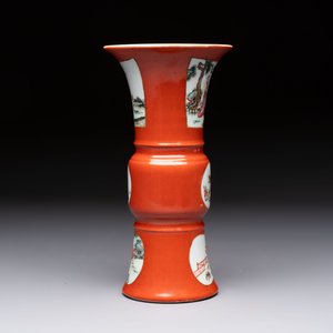 A Chinese famille rose coral-ground 'Gu' vase and a pair of 'Fu Lu Shou 福祿壽' bowls, Qianlong and Guangxu marks, 19th C. — foto 5