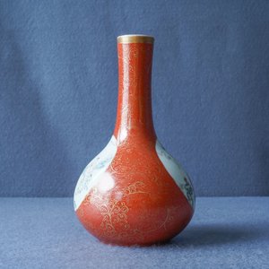 A Chinese famille rose coral-ground vase, Qianlong mark, 19/20th C. — photo 10