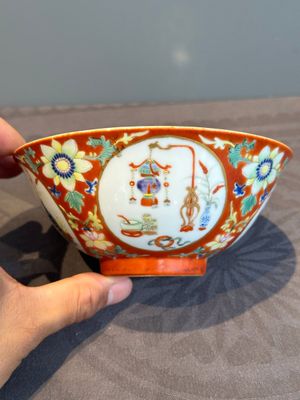 A Chinese famille rose coral-red-ground 'antiquities' bowl, Yongzheng mark, Republic — photo 3