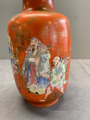A Chinese famille rose coral-red-ground 'immortals' rouleau vase, Qianlong mark, Republic — photo 4