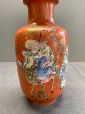 A Chinese famille rose coral-red-ground 'immortals' rouleau vase, Qianlong mark, Republic — photo 6
