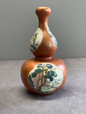 A Chinese famille rose coral-red-ground 'landscape' gourd vase, Qianlong mark, Republic — photo 2