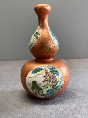A Chinese famille rose coral-red-ground 'landscape' gourd vase, Qianlong mark, Republic — photo 4