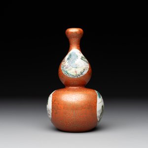 A Chinese famille rose coral-red-ground 'landscape' gourd vase, Qianlong mark, Republic — photo 2