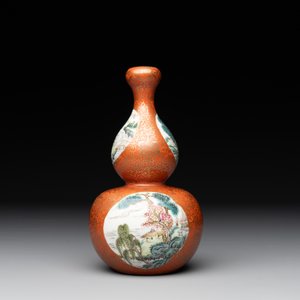 A Chinese famille rose coral-red-ground 'landscape' gourd vase, Qianlong mark, Republic — photo 3