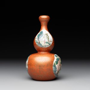 A Chinese famille rose coral-red-ground 'landscape' gourd vase, Qianlong mark, Republic — photo 4