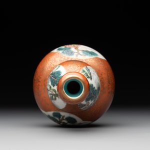 A Chinese famille rose coral-red-ground 'landscape' gourd vase, Qianlong mark, Republic — photo 5