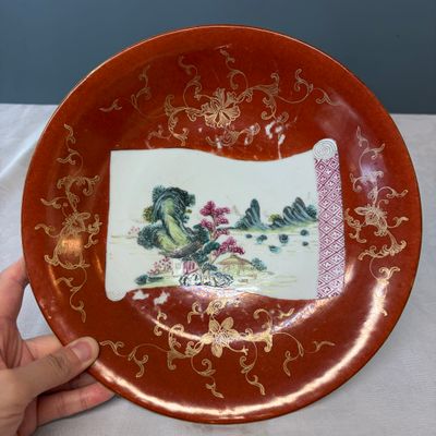 A Chinese famille rose coral-red-ground 'Landscape scroll' dish — foto 1