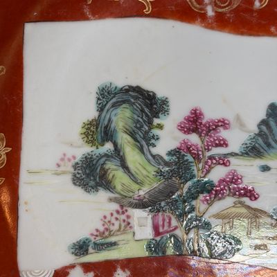 A Chinese famille rose coral-red-ground 'Landscape scroll' dish — foto 2