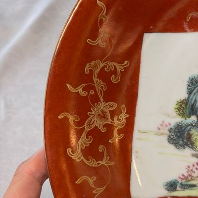 A Chinese famille rose coral-red-ground 'Landscape scroll' dish — foto 3
