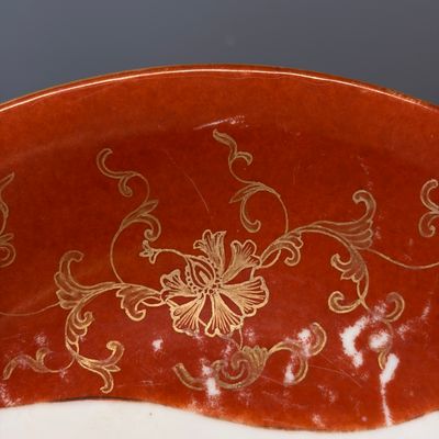 A Chinese famille rose coral-red-ground 'Landscape scroll' dish — foto 4