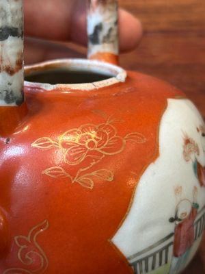 A Chinese famille rose coral-red-ground teapot with 'faux marbre' spout and handle, Jiaqing — 照片 12