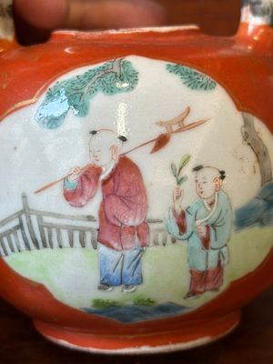 A Chinese famille rose coral-red-ground teapot with 'faux marbre' spout and handle, Jiaqing — 照片 10