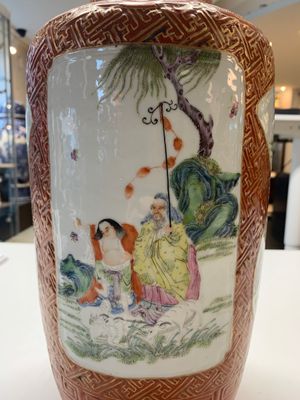 A Chinese famille rose coral-red-ground vase and a famille verte vase, 19th C. — 照片 12