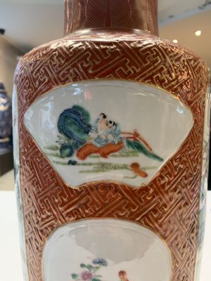 A Chinese famille rose coral-red-ground vase and a famille verte vase, 19th C. — 照片 14