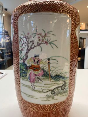 A Chinese famille rose coral-red-ground vase and a famille verte vase, 19th C. — 照片 15
