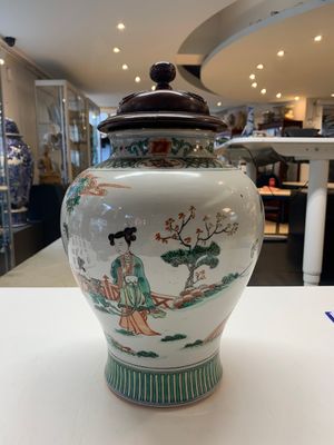 A Chinese famille rose coral-red-ground vase and a famille verte vase, 19th C. — 照片 18