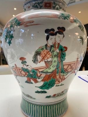 A Chinese famille rose coral-red-ground vase and a famille verte vase, 19th C. — 照片 24