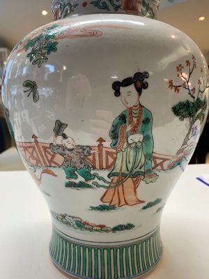 A Chinese famille rose coral-red-ground vase and a famille verte vase, 19th C. — 照片 25