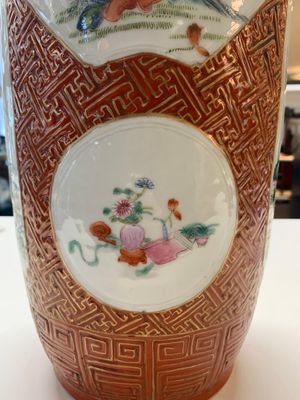 A Chinese famille rose coral-red-ground vase and a famille verte vase, 19th C. — 照片 10