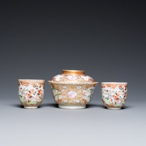 A Chinese famille rose covered bowl, a saucer and two cups with a hunting scene, Qianlong — 照片 7