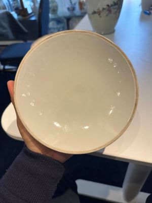 A Chinese famille rose covered bowl, a vase and a blue and white celadon-ground jar, 19/20th C. — 照片 23