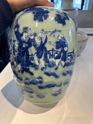 A Chinese famille rose covered bowl, a vase and a blue and white celadon-ground jar, 19/20th C. — 照片 3