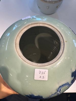 A Chinese famille rose covered bowl, a vase and a blue and white celadon-ground jar, 19/20th C. — 照片 6