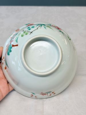 A Chinese famille rose covered bowl with floral design — photo 7