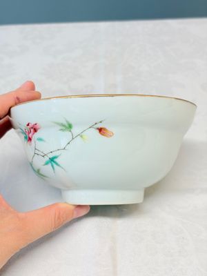 A Chinese famille rose covered bowl with floral design — photo 3
