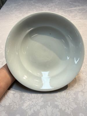 A Chinese famille rose covered 'Dragon' bowl and a teapot, Guangxu and Wang Yongshun 汪永順 mark, 19/20th C. — foto 6