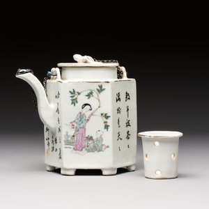 A Chinese famille rose covered 'Dragon' bowl and a teapot, Guangxu and Wang Yongshun 汪永順 mark, 19/20th C. — foto 13