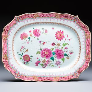 A Chinese famille rose covered ewer, a covered chocolate pot, a bowl and a dish, Qianlong — photo 2