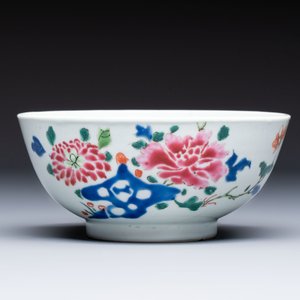 A Chinese famille rose covered ewer, a covered chocolate pot, a bowl and a dish, Qianlong — photo 4