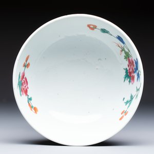 A Chinese famille rose covered ewer, a covered chocolate pot, a bowl and a dish, Qianlong — photo 8