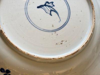 A Chinese famille rose covered 'Goats' tureen and a blue and white 'Floral' dish, Kangxi/Qianlong — 照片 15