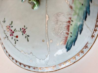 A Chinese famille rose covered 'Goats' tureen and a blue and white 'Floral' dish, Kangxi/Qianlong — 照片 20