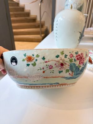 A Chinese famille rose covered 'Goats' tureen and a blue and white 'Floral' dish, Kangxi/Qianlong — 照片 30