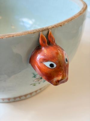 A Chinese famille rose covered 'Goats' tureen and a blue and white 'Floral' dish, Kangxi/Qianlong — 照片 34