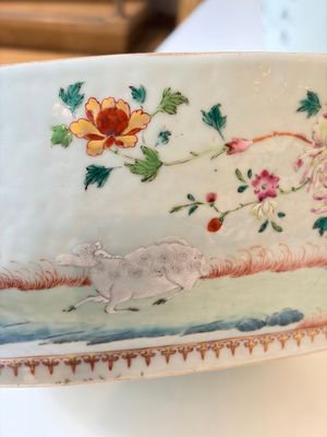 A Chinese famille rose covered 'Goats' tureen and a blue and white 'Floral' dish, Kangxi/Qianlong — 照片 36