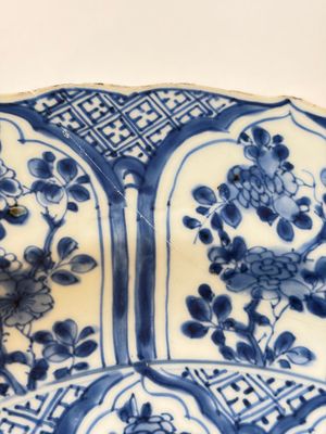 A Chinese famille rose covered 'Goats' tureen and a blue and white 'Floral' dish, Kangxi/Qianlong — 照片 7