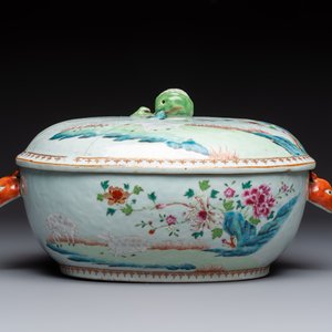 A Chinese famille rose covered 'Goats' tureen and a blue and white 'Floral' dish, Kangxi/Qianlong — 照片 4
