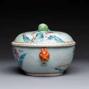 A Chinese famille rose covered 'Goats' tureen and a blue and white 'Floral' dish, Kangxi/Qianlong — 照片 5