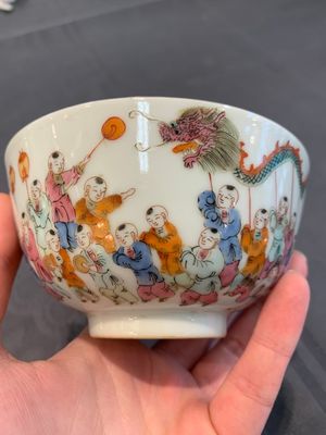 A Chinese famille rose covered jar, a 'playing boys' bowl and a 'poem' cup, Jiaqing mark, 19th C. — photo 12